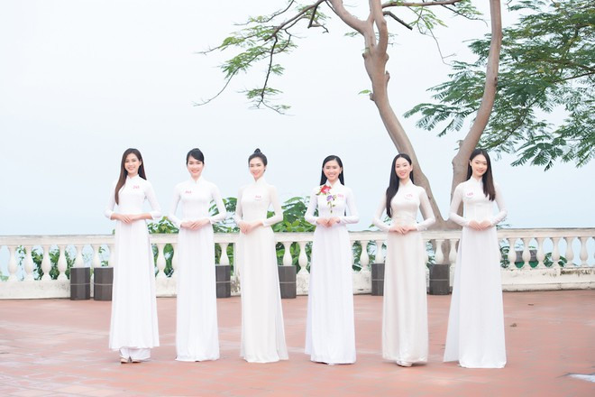 Tại đây, thí sinh Hoa hậu Việt Nam 2020 đã có cơ hội khám phá vẻ đẹp của phố biển qua các danh lam thắng cảnh, những địa điểm du lịch nổi tiếng như Mũi Nghinh Phong, ngọn hải đăng, bến tàu Marina,... ẢNH: BTC