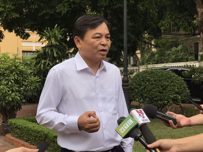  Thứ trưởng Bộ NNPTNT Nguyễn Hoàng Hiệp cho biết, cần đánh giá, rà soát lại các dự án thủy điện nhỏ.