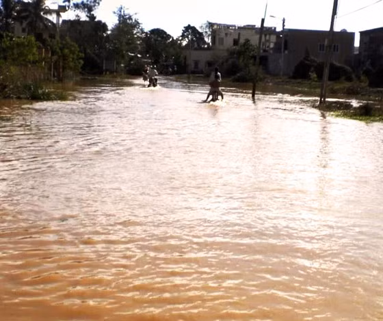  Đoạn đường ngập lụt hai ông T. và L. bị lũ cuốn trước đó