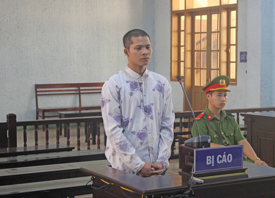 Bị cáo Rơ Mah Tý tại phiên tòa. Ảnh: Lê Văn Ngọc