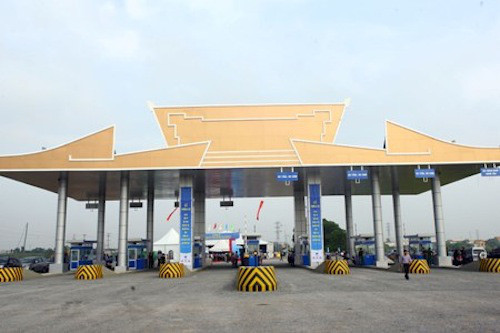 Các Công ty do Đinh Ngọc Hệ điều hành chiếm 80% vốn điều lệ tại dự án BOT cầu Việt Trì mới. Trong ảnh là trạm thu phí cầu Hạc Trì. Các Công ty do Đinh Ngọc Hệ điều hành chiếm 80% vốn điều lệ tại dự án BOT cầu Việt Trì mới. Trong ảnh là trạm thu phí cầu Hạc Trì.