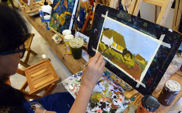 Nhiều người cho rằng vẽ tranh vừa thư giãn vừa để thanh lọc tâm hồn - Ảnh: D.PHAN