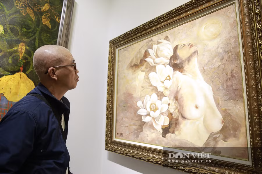 Các tác phẩm mỹ thuật được lựa chọn đưa vào triển lãm thuộc thuộc nhiều thể loại như; tranh lụa, sơn dầu, sơn mài… đều hướng tới tiêu chí tôn vinh cái đẹp của người phụ nữ dưới góc nhìn nghệ thuật.