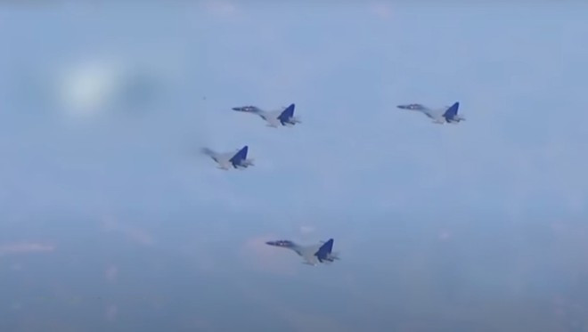 Hình ảnh 4 máy bay Su-30 tham gia hoạt động bay 10 tiếng liên tục ở Biển Đông hồi tháng 8.2020 - Ảnh: Truyền hình tỉnh Hồ Nam Hình ảnh 4 máy bay Su-30 tham gia hoạt động bay 10 tiếng liên tục ở Biển Đông hồi tháng 8.2020 - Ảnh: Truyền hình tỉnh Hồ Nam