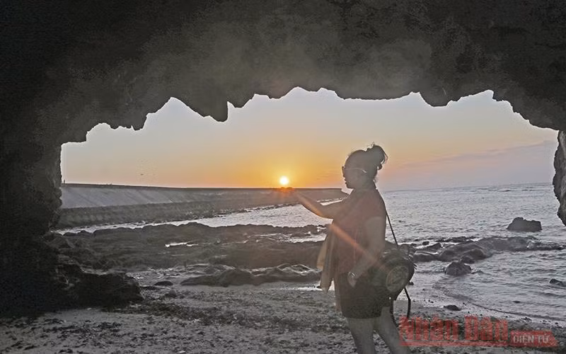  Cổng Tò vò, điểm check in của mỗi du khách khi đến với Lý Sơn.