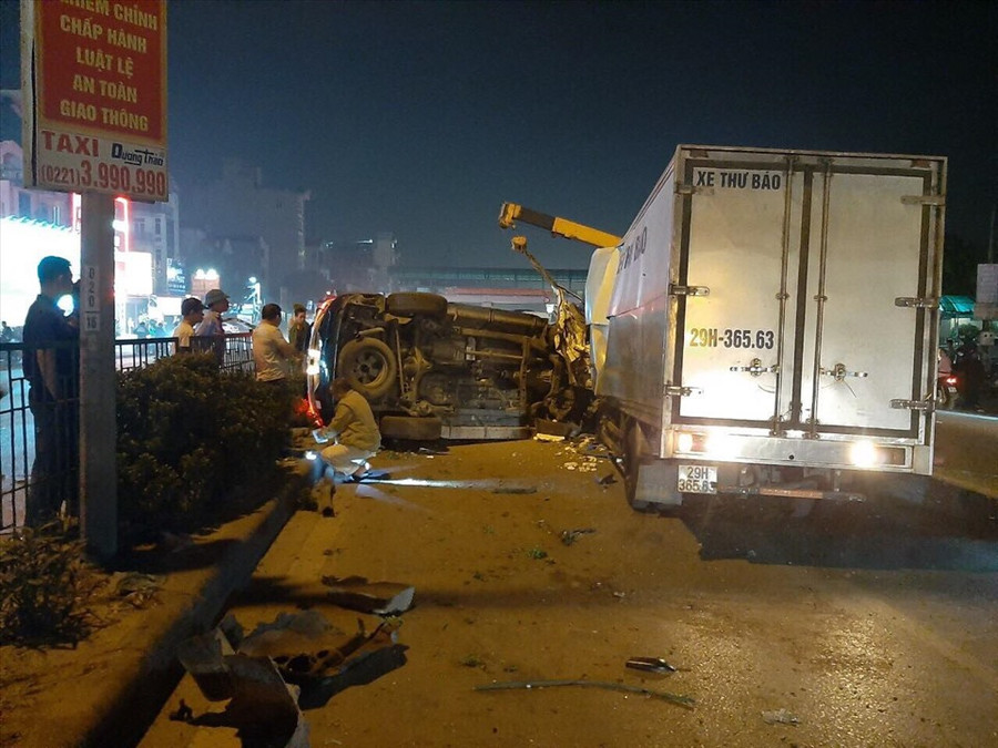 Vụ tai nạn xảy ra vào tối 13.10 tại Km 16+180 thuộc địa phận xã Trưng Trắc, huyện Văn Lâm, tỉnh Hưng Yên khiến 3 người thương vong. Ảnh: Đ.Mạnh  Vụ tai nạn xảy ra vào tối 13.10 tại Km 16+180 thuộc địa phận xã Trưng Trắc, huyện Văn Lâm, tỉnh Hưng Yên khiến 3 người thương vong. Ảnh: Đ.Mạnh