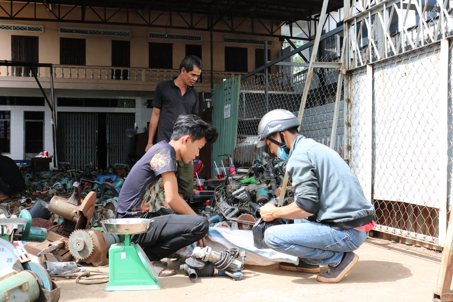 Một điểm bán hàng bãi Nhật trên đường Trường Chinh (TP. Pleiku). Ảnh: Sơn Ca