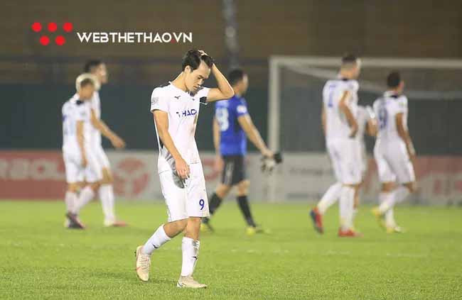 Nỗi thất vọng của Văn Toàn khi HAGL thua liên tiếp. Ảnh: Webthethao.