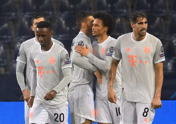 Các cầu thủ Bayern Munich ăn mừng sau khi ghi bàn vào lưới Salzburg - Ảnh: REUTERS