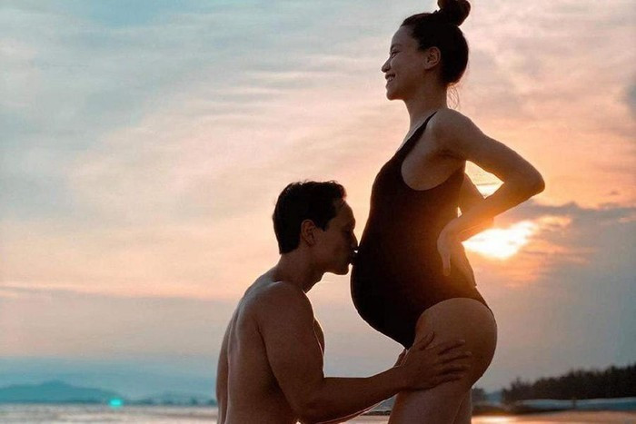 Vào 5.2020, rộ tin đồn Hà Hồ mang song thai sau 3 năm hẹn hò Kim Lý khiến công chúng xôn xao. Ngày 4.11, Hồ Ngọc Hà sinh đôi một trai và một gái đặt tên thân mật la·Lisa và Leon. Được biết, nữ ca sĩ và Kim Lý đã đăng ký kết hôn vào đầu năm 2020. Hiện tại, cả hai vẫn chưa chia sẻ về kế hoạch tổ chức đám cưới Vào 5.2020, rộ tin đồn Hà Hồ mang song thai sau 3 năm hẹn hò Kim Lý khiến công chúng xôn xao. Ngày 4.11, Hồ Ngọc Hà sinh đôi một trai và một gái đặt tên thân mật la·Lisa và Leon. Được biết, nữ ca sĩ và Kim Lý đã đăng ký kết hôn vào đầu năm 2020. Hiện tại, cả hai vẫn chưa chia sẻ về kế hoạch tổ chức đám cưới