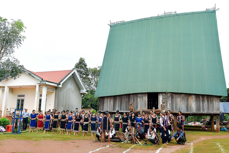 Sáng ngày 1-11 tại làng Tul Đoa xã Đak Sơ Mei (huyện Đak Đoa), Ủy ban MTTQ huyện đã tổ chức ngày hội Đại đoàn kết toàn dân tộc năm 2020.