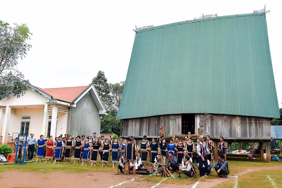 Sáng ngày 1-11 tại làng Tul Đoa xã Đak Sơ Mei (huyện Đak Đoa), Ủy ban MTTQ huyện đã tổ chức ngày hội Đại đoàn kết toàn dân tộc năm 2020.