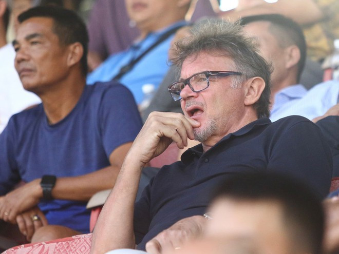 HLV Philippe Troussier và U.19 Việt Nam được kỳ vọng sẽ là đầu tàu của nhóm 6 đội Đông Nam Á dự VCK U.19 châu Á 2021 BÁ DUY