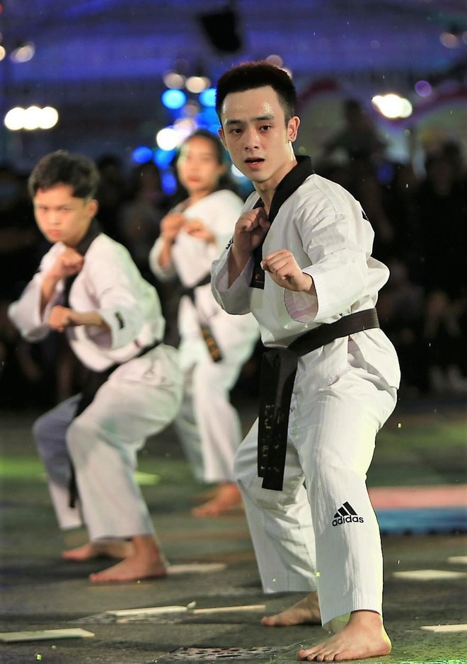 Võ sĩ Nguyễn Đình Khôi đoạt HCV quyền sáng tạo cá nhân nam - Ảnh: Linh Thư