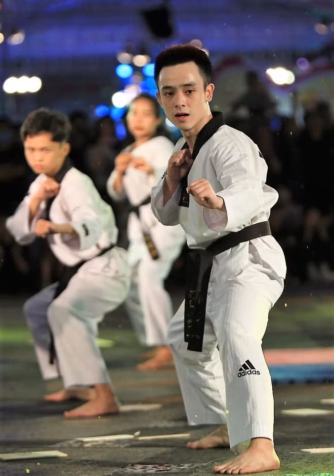 Võ sĩ Nguyễn Đình Khôi đoạt HCV quyền sáng tạo cá nhân nam - Ảnh: Linh Thư