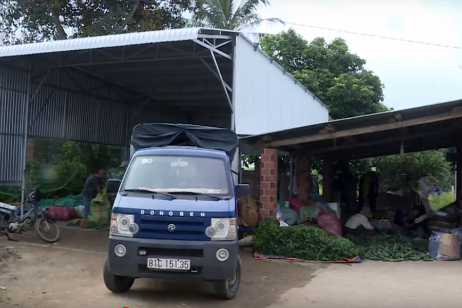 Một điểm thu mua rau, của quả trên địa bàn xã Tân An (huyện Đak Pơ). Ảnh: Ngọc Sang