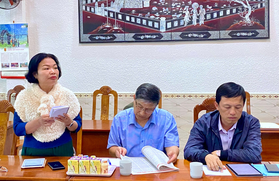 Tiến sĩ Nguyễn Thị Kim Vân-nguyên Giám đốc Bảo tàng tỉnh Gia Lai-góp ý dự thảo văn kiện tại hội nghị. Ảnh: Mộc Trà Tiến sĩ Nguyễn Thị Kim Vân-nguyên Giám đốc Bảo tàng tỉnh Gia Lai-góp ý dự thảo văn kiện tại hội nghị. Ảnh: Mộc Trà