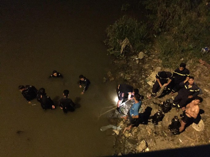 Lực lượng cứu nạn tìm thấy thi thể nam thanh niên nhảy cầu Gò Dưa