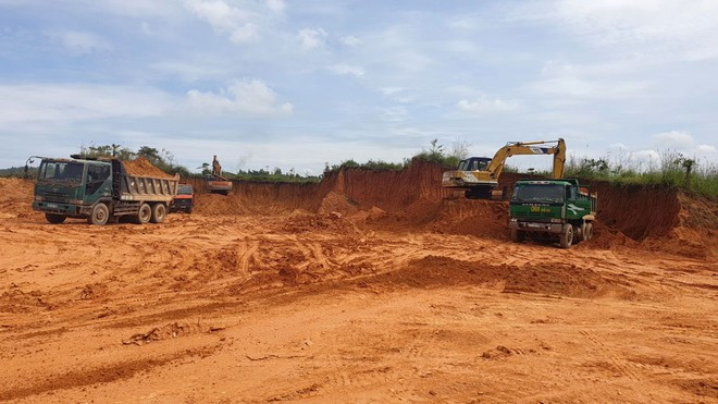 Ngang nhiên san gạt trái phép đất lâm nghiệp ẢNH: T.D