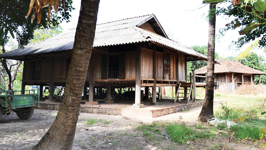 Những nếp nhà Tây Bắc mang đến nét thú vị cho cảnh sắc vùng biên giới Chư Prông. Ảnh: Lê Hòa