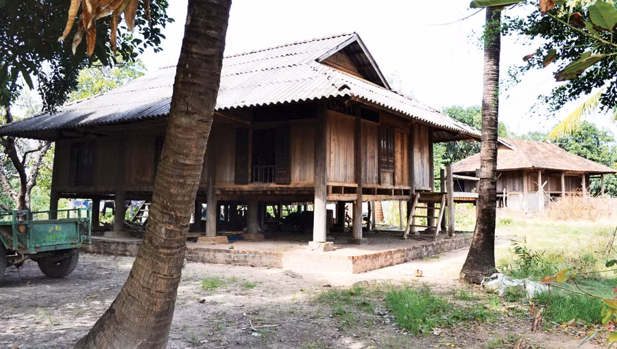 Những nếp nhà Tây Bắc mang đến nét thú vị cho cảnh sắc vùng biên giới Chư Prông. Ảnh: Lê Hòa