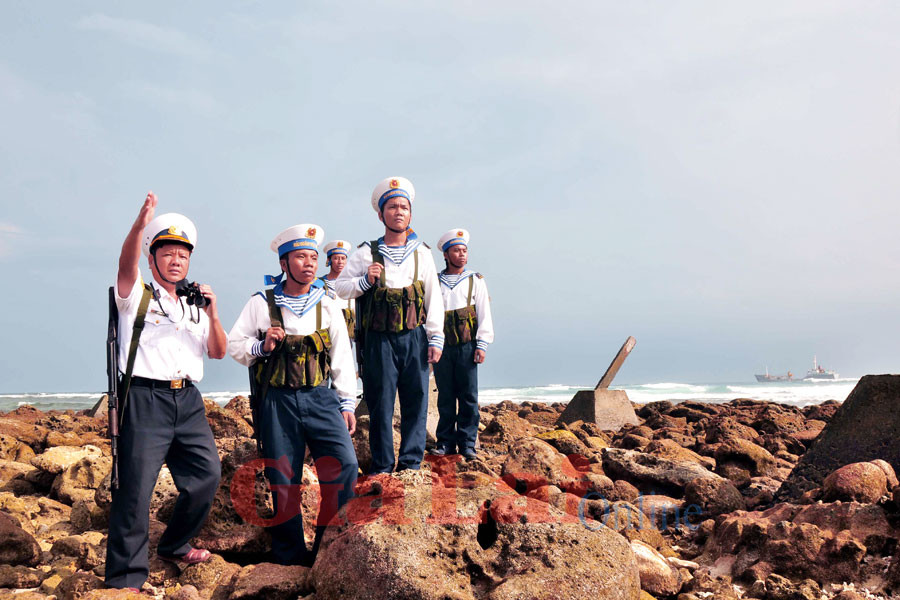 Tuần tra trên đảo Phan Vinh. Ảnh: Văn Nghĩa