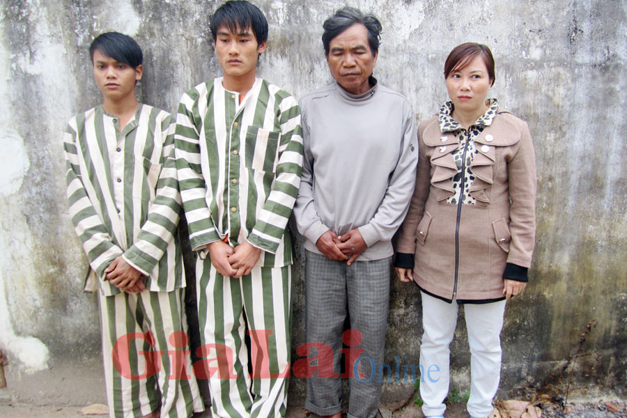  Từ trái sang các đối tượng Ksor Lam, Hán Văn Tuấn, Rơ Chom Suer, Ngô Thị Lan. Ảnh: Hồng Sơn