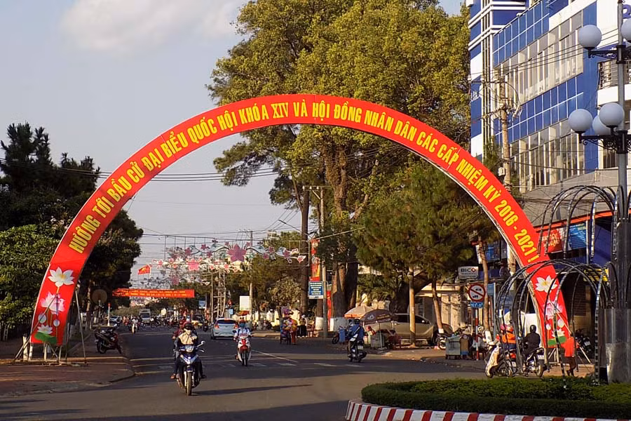 Khẩu hiệu tuyên truyền bầu cử tại thành phố Pleiku. Ảnh: Thanh Nhật Khẩu hiệu tuyên truyền bầu cử tại thành phố Pleiku. Ảnh: Thanh Nhật