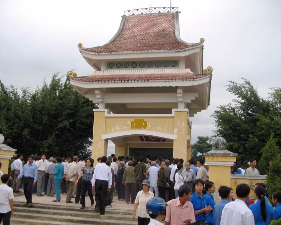 Đài Tưởng niệm chiến thắng đường 7-Sông Bờ. Ảnh: Đ.P Đài Tưởng niệm chiến thắng đường 7-sông Bờ. Ảnh: Đ.P