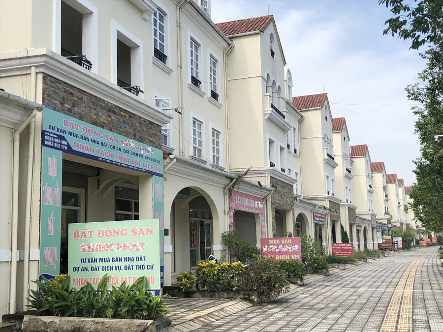 Nhiều sàn giao dịch môi giới BĐS đóng cửa và cho nhân viên nghỉ Tết sớm. Ảnh: Cao Nguyên