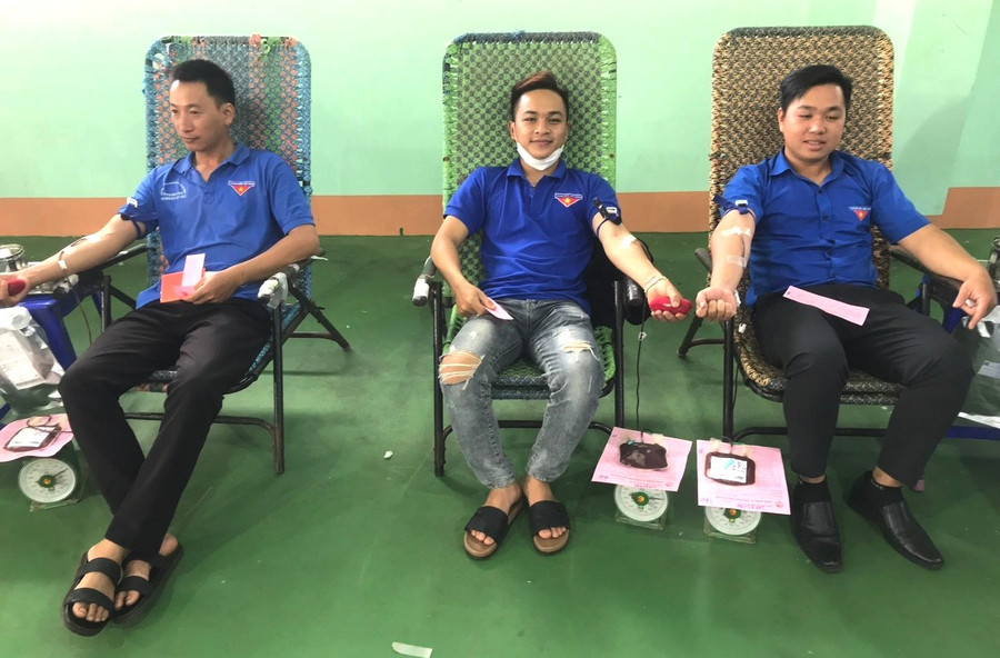 Đoàn viên, thanh niên huyện Chư Păh tham gia hiến máu tình nguyện. Ảnh: Đinh Yến