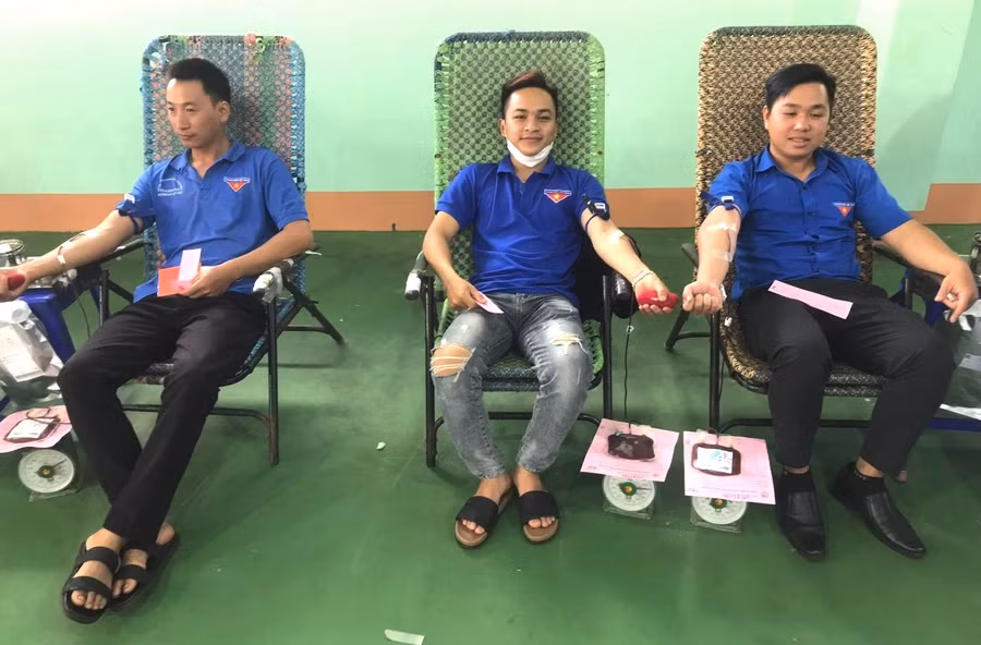Đoàn viên, thanh niên huyện Chư Păh tham gia hiến máu tình nguyện. Ảnh: Đinh Yến