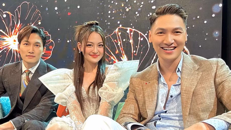 Lần đầu tiên Thùy Anh đảm nhận vai nữ chính bên cạnh diễn viên Mạnh Trường và Đình Tú. Ảnh: NVCC