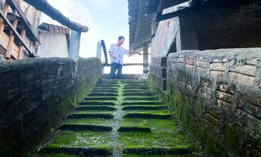 Đường dẫn bê tông để gia súc đi lên tầng tránh lũ. Ảnh: Hải Phong