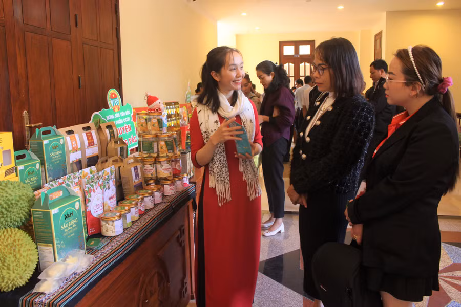 Các sản phẩm nông sản đặc trưng của tỉnh Đắk Lắk được trưng bày, giới thiệu tại các hội nghị, hội chợ trong và ngoài tỉnh Đắk Lắk.