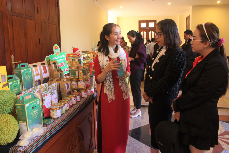 Các sản phẩm nông sản đặc trưng của tỉnh Đắk Lắk được trưng bày, giới thiệu tại các hội nghị, hội chợ trong và ngoài tỉnh Đắk Lắk.