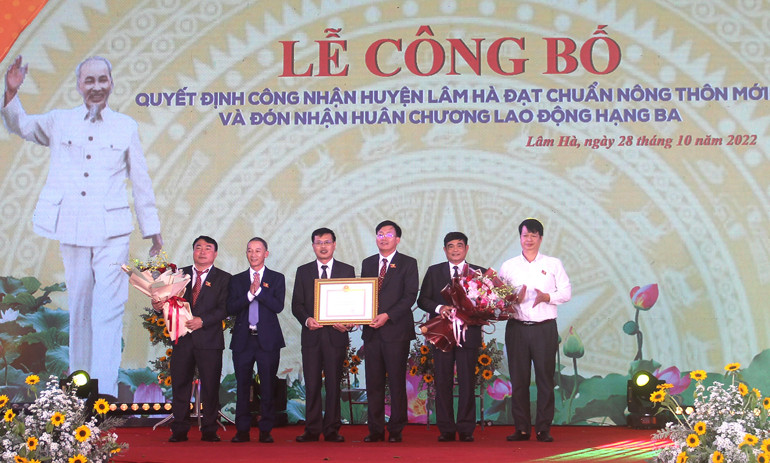Lâm Hà đón nhận Quyết định công nhận huyện đạt chuẩn Nông thôn mới