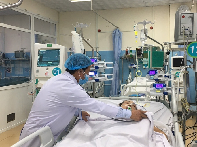 Bệnh nhân viêm tụy do sử dụng rượu bia được điều trị tại Khoa Hồi sức tích cực chống độc - Bệnh viện Bình Dân