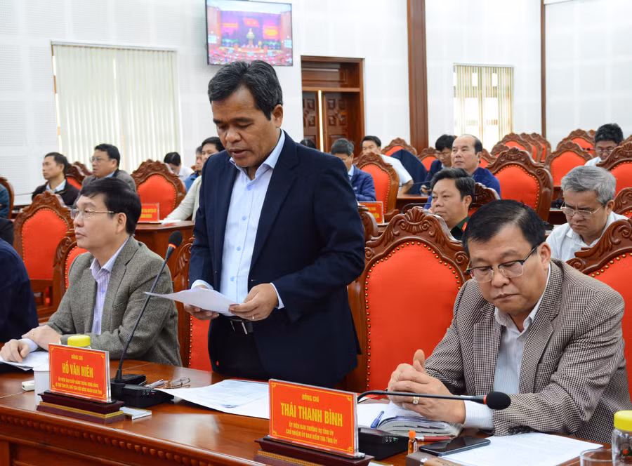 Ủy viên Ban Chấp hành Trung ương Đảng, Bí thư Tỉnh ủy, Chủ tịch HĐND tỉnh Hồ Văn Niên phát biểu tham luận tại hội nghị trực tuyến toàn quốc tổng kết công tác kiểm tra, giám sát năm 2022, triển khai nhiệm vụ năm 2023. Ảnh: Minh Nguyễn