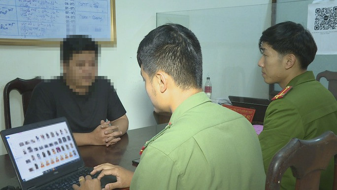 Đối tượng T.T.C tại cơ quan công an Đối tượng T.T.C tại cơ quan công an