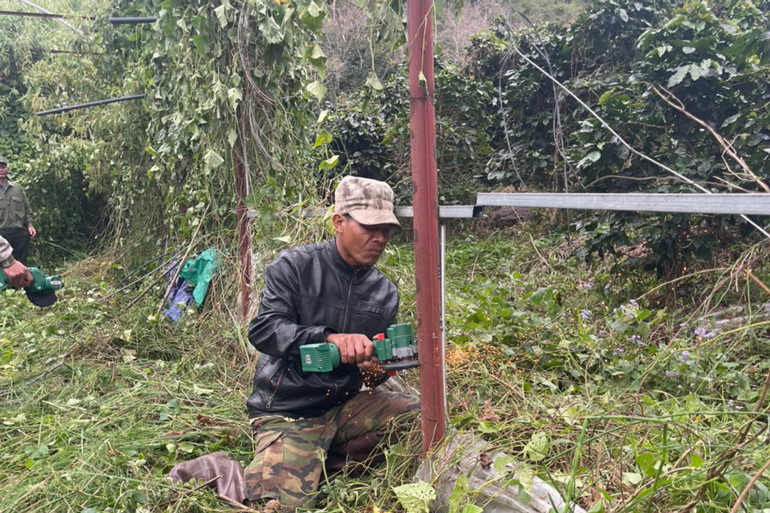 Lực lượng chức năng tiến hành phá dỡ toàn bộ công trình trên đất lấn chiếm theo đúng quy định của pháp luật Lực lượng chức năng tiến hành phá dỡ toàn bộ công trình trên đất lấn chiếm theo đúng quy định của pháp luật