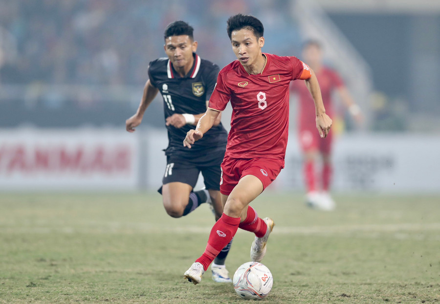 Đội tuyển Việt Nam (phải) đã thẳng tiến vào chung kết AFF Cup 2022. Ảnh: Tuấn Hữu