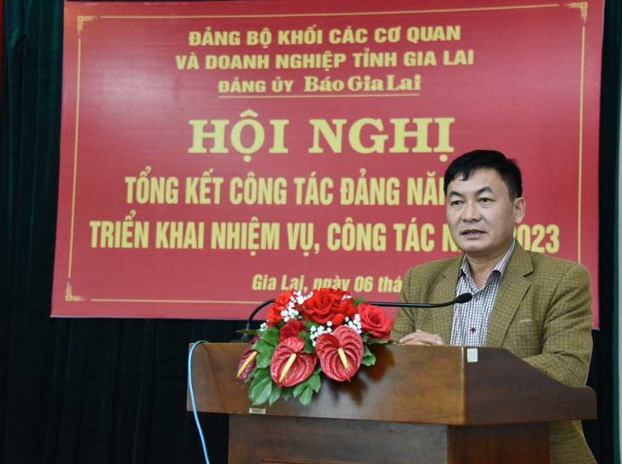 Bí thư Đảng ủy, Tổng Biên tập Báo Gia Lai Huỳnh Kiên phát biểu tại hội nghị. Ảnh: Đức Thụy Bí thư Đảng ủy, Tổng Biên tập Báo Gia Lai Huỳnh Kiên phát biểu tại hội nghị. Ảnh: Đức Thụy