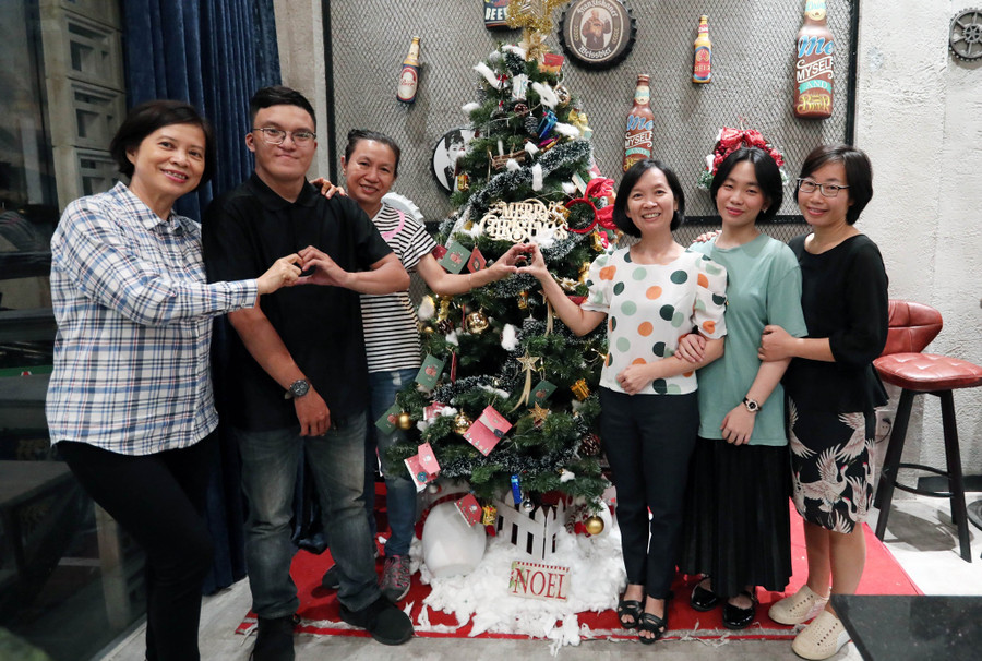 Những bà mẹ trong nhóm Hỗ trợ cha mẹ KMC từ thời đầu nay cũng trở thành những người bạn thân thiết.