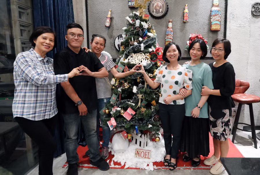 Những bà mẹ trong nhóm Hỗ trợ cha mẹ KMC từ thời đầu nay cũng trở thành những người bạn thân thiết.