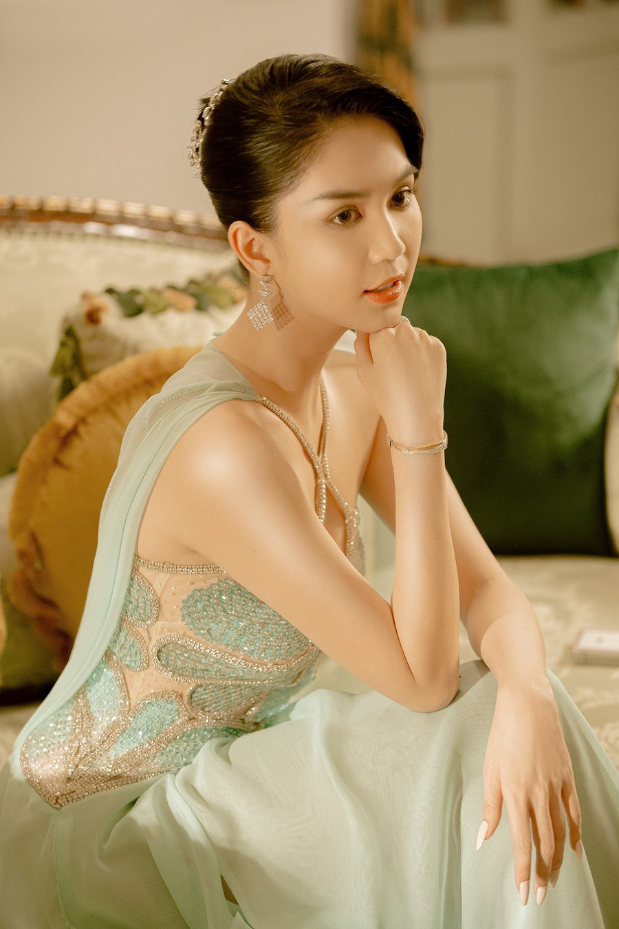 Ngọc Trinh đóng “Chị chị em em 2“. Ảnh: CGV