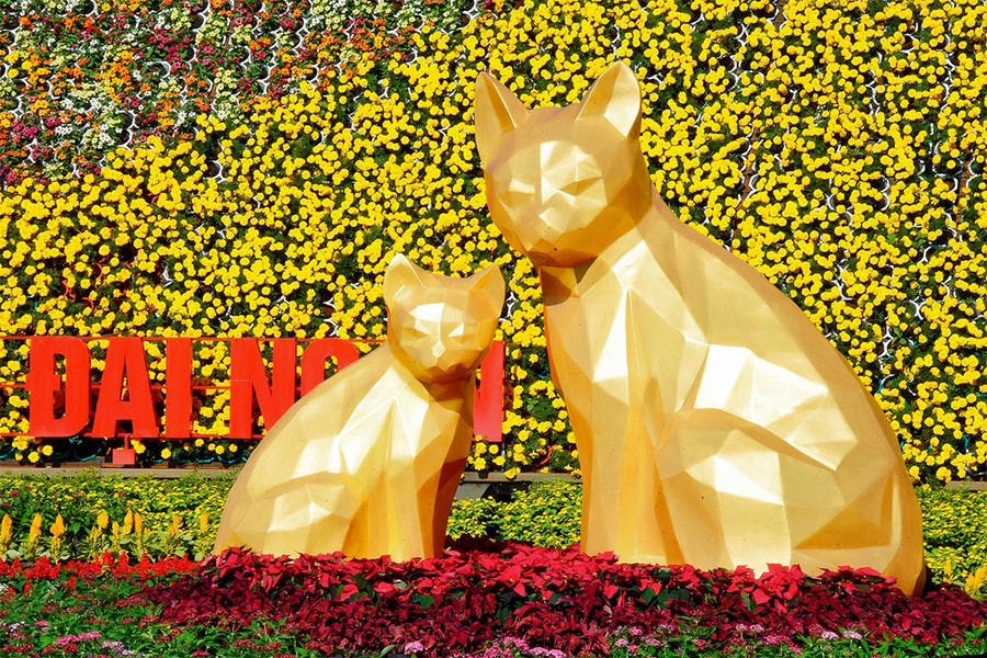 Một biểu tượng linh vật năm nay được tạo hình cách điệu độc đáo với chiều cao khoảng từ 2m đến 3m.