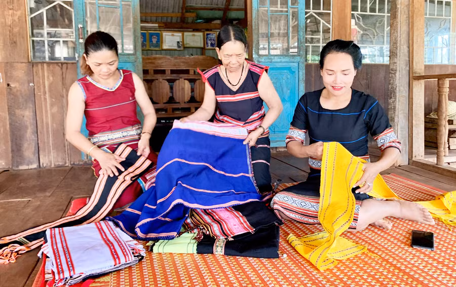 Người dân xã Ia Mơ Nông (huyện Chư Păh) có thu nhập ổn định từ phát triển du lịch cộng đồng. Ảnh: Như Nguyện