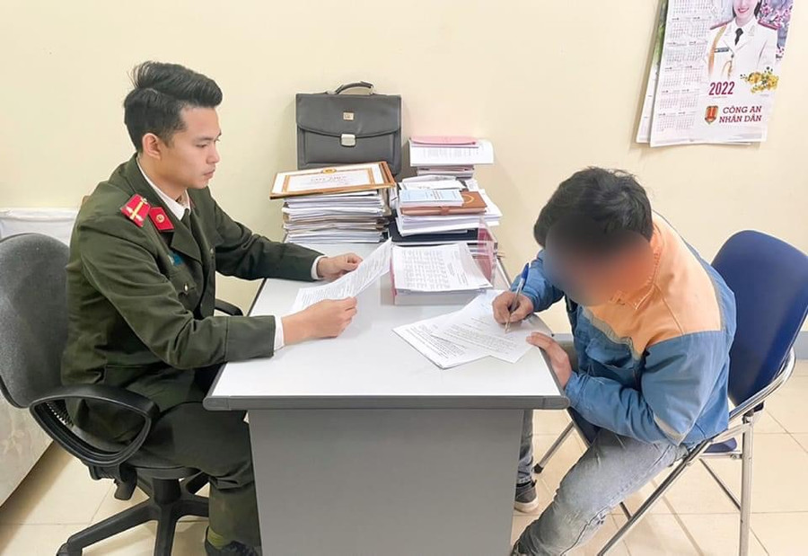M.V.M. làm việc tại cơ quan công an. M.V.M. làm việc tại cơ quan công an.