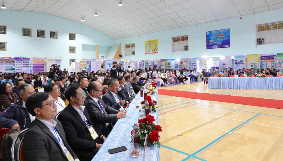 Quang cảnh khai mạc cuộc thi. Ảnh: Mộc Trà